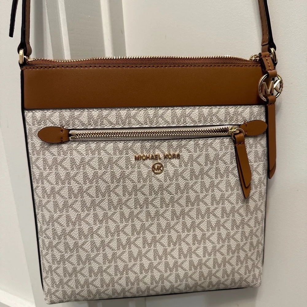 Michael Kors Jet Set charm crossbody